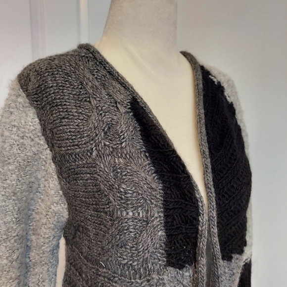 French Acrylic Sweater - Picture 4 of 10